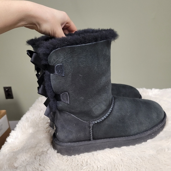 UGG Bailey Bow II Boot Black Size 7 Sheepskin Boots - Picture 4 of 9